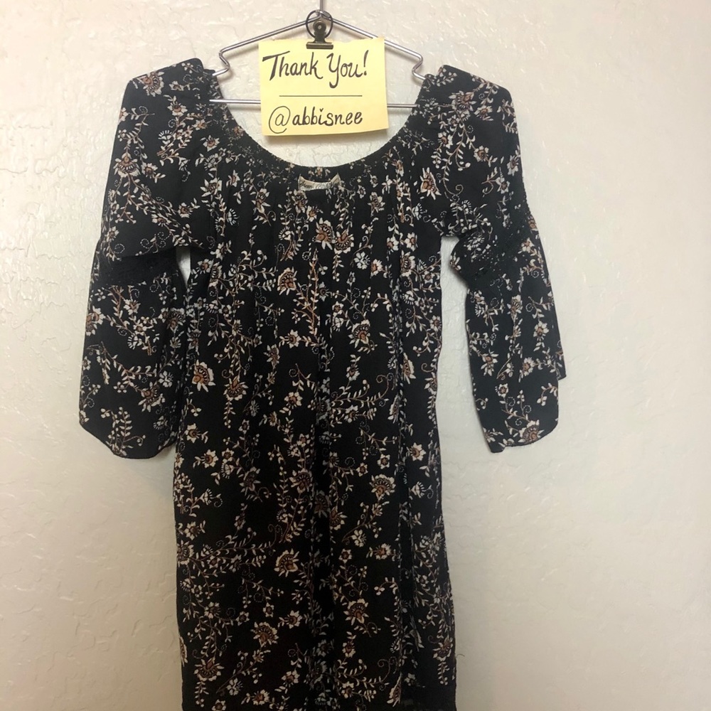 Romantic OTS floral mini dress 🤎🍂